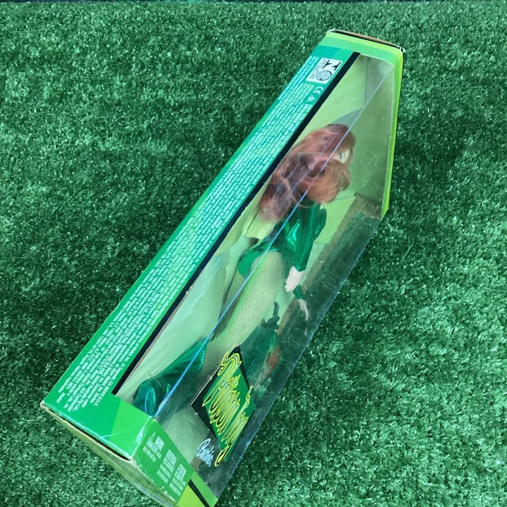Barbie Poison Ivy Doll Redhead Green outfit Mattel 2004